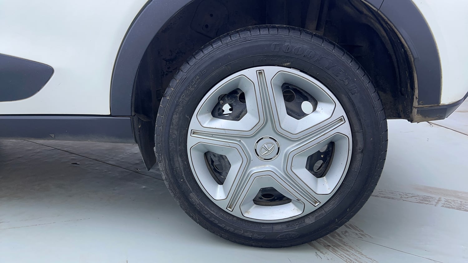 Used 2021 Tata Nexon XMA (S) Petrol Automatic tyres LEFT REAR TYRE RIM VIEW