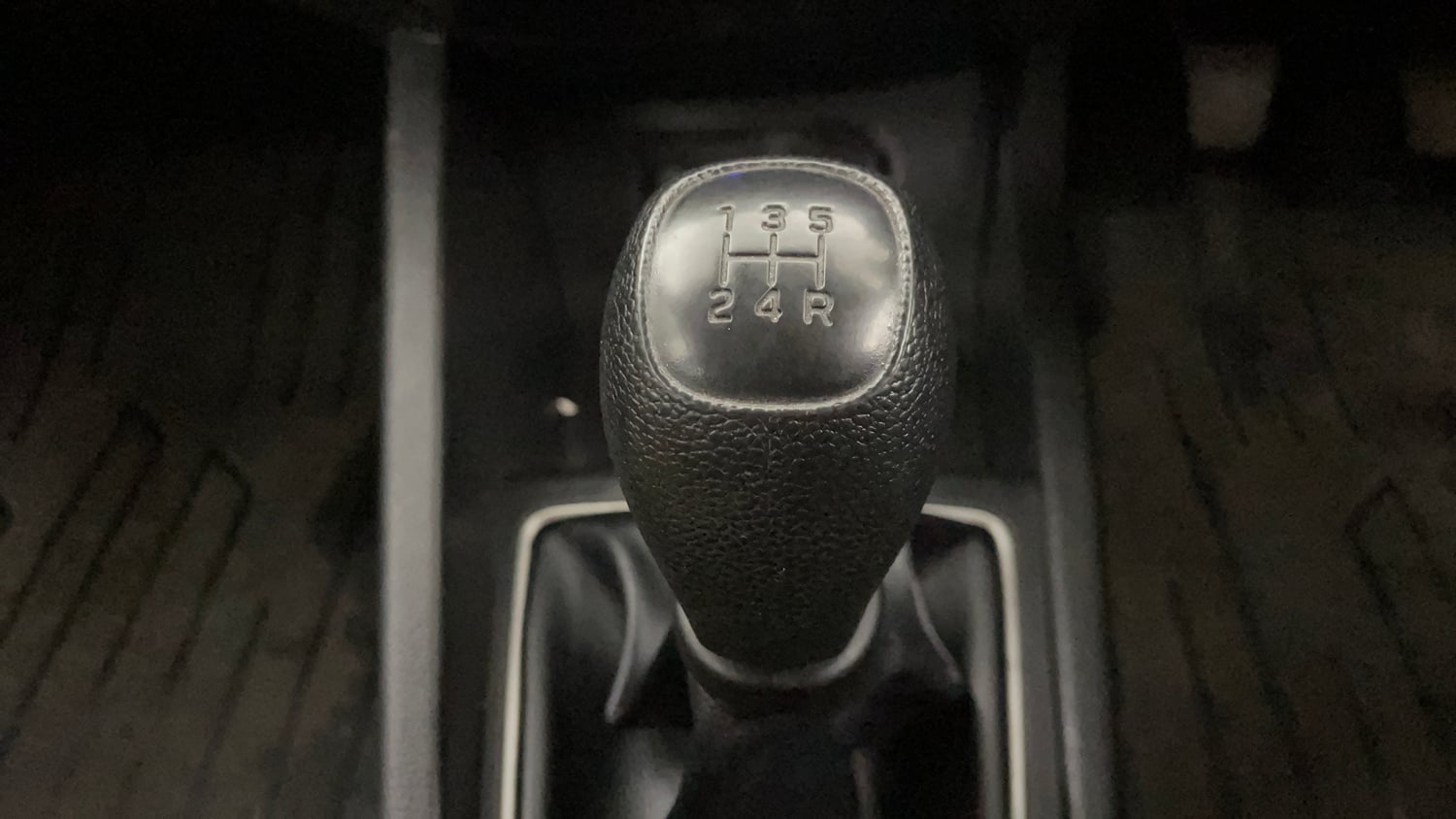Used 2015 Hyundai Elite i20 Sportz 1.2 Petrol Manual interior GEAR  KNOB VIEW