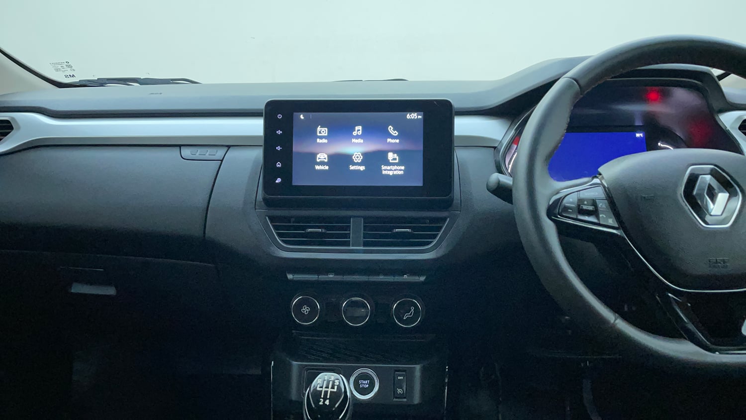 Used 2024 Renault Kiger RXZ MT Petrol Manual interior MUSIC SYSTEM & AC CONTROL VIEW
