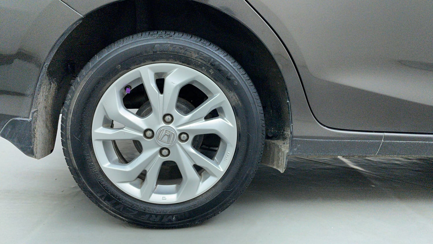 Used 2020 Honda Amaze 1.2 V MT Petrol Petrol Manual tyres RIGHT REAR TYRE RIM VIEW