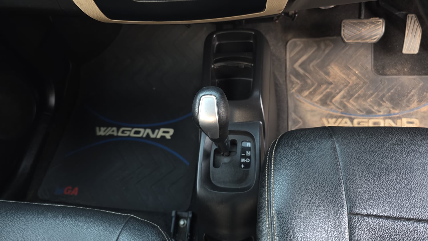 Used 2017 Maruti Suzuki Wagon R 1.0 VXI AMT Petrol Automatic interior GEAR  KNOB VIEW