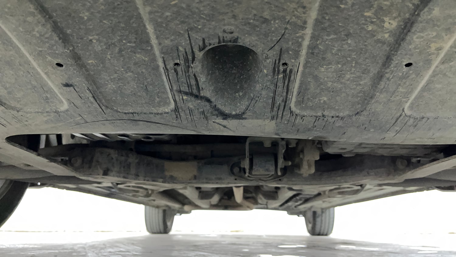 Used 2019 Hyundai Elite i20 Asta 1.2 (O) CVT Petrol Automatic extra FRONT LEFT UNDERBODY VIEW