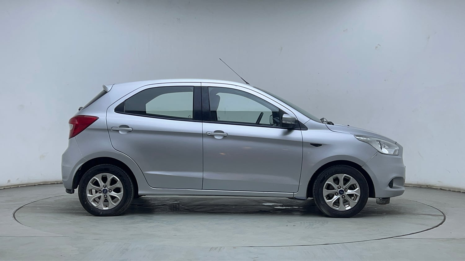 Used 2017 Ford Figo Titanium 1.2 Ti-VCT Petrol Manual exterior RIGHT SIDE VIEW