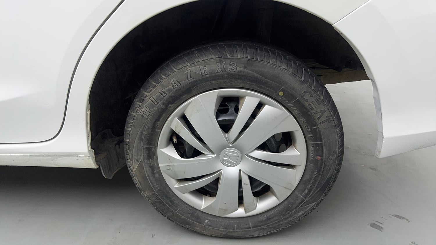 Used 2019 Honda Amaze 1.2 S CVT Petrol Petrol Automatic tyres LEFT REAR TYRE RIM VIEW