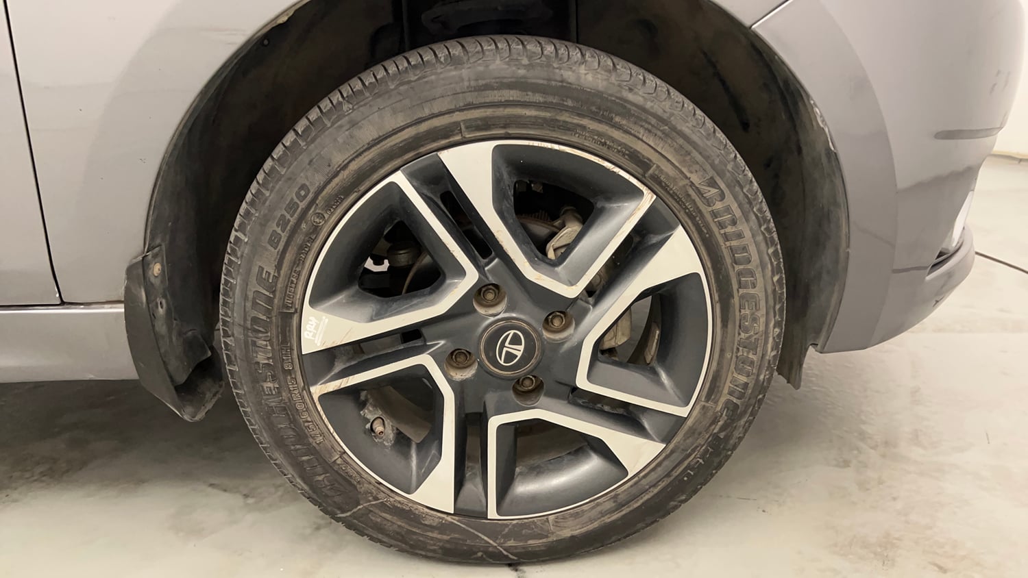 Used 2019 Tata Tiago Revotron XZA Plus Petrol Automatic tyres RIGHT FRONT TYRE RIM VIEW