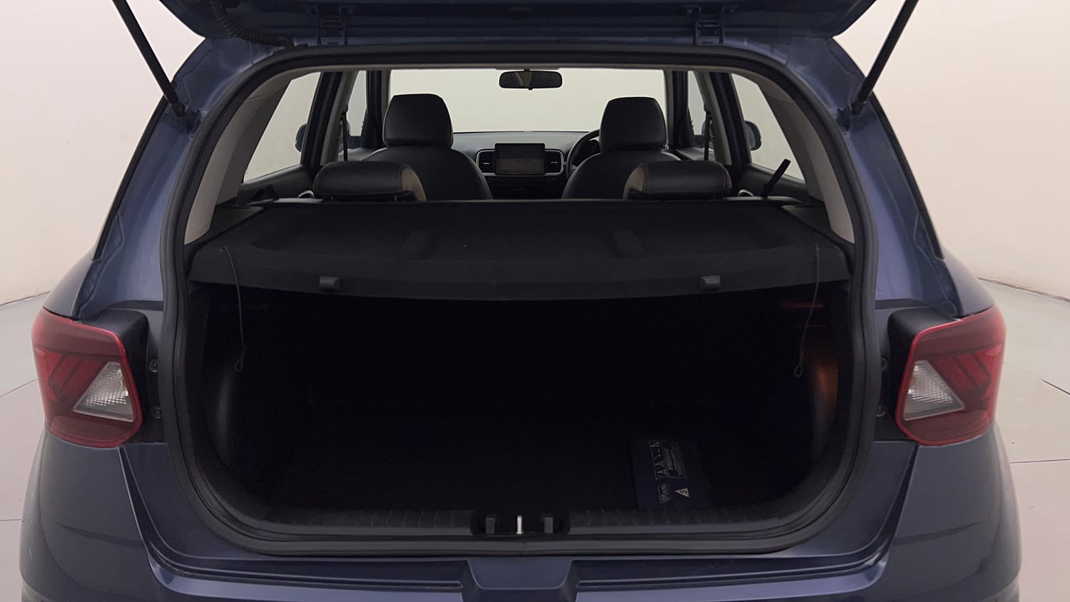 Used 2022 Hyundai Venue SX 1.5 CRDi Diesel Manual interior DICKY INSIDE VIEW