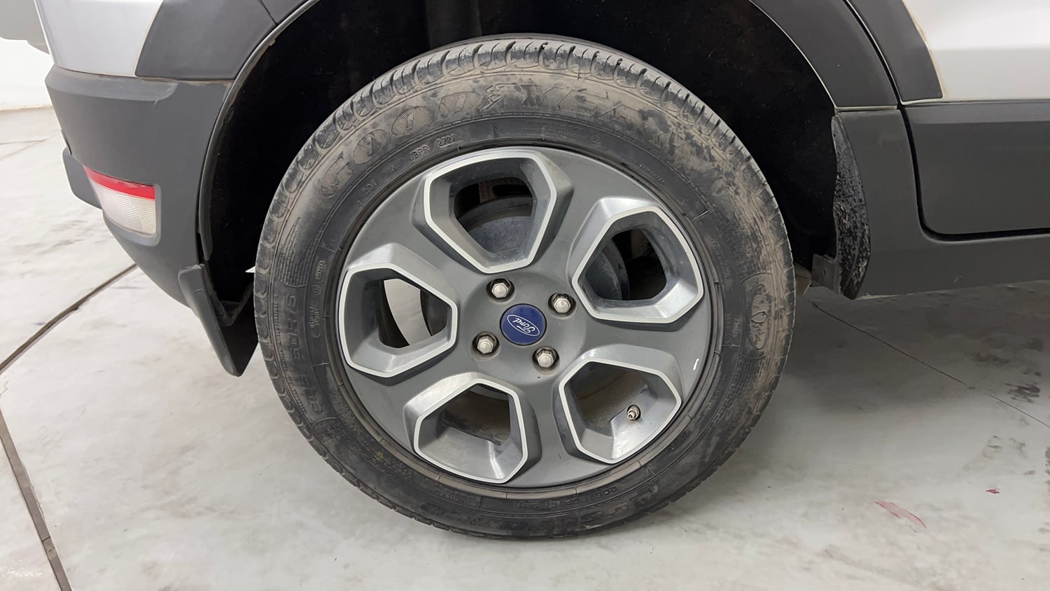 Used 2021 Ford EcoSport Titanium Plus 1.5L Ti-VCT AT Petrol Automatic tyres RIGHT REAR TYRE RIM VIEW