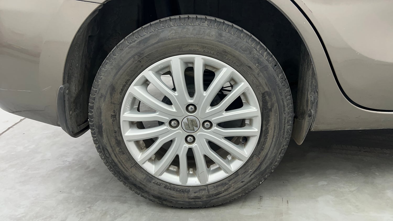Used 2018 Maruti Suzuki Dzire ZXi Petrol Manual tyres RIGHT REAR TYRE RIM VIEW
