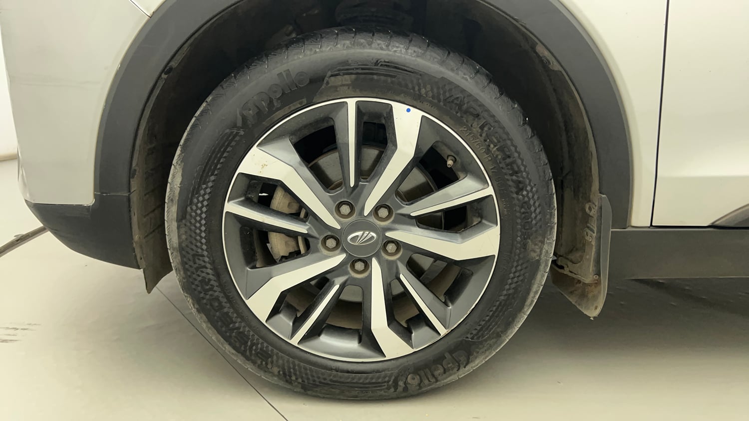 Used 2019 Mahindra XUV 300 1.2 W8 (O) Petrol Manual tyres LEFT FRONT TYRE RIM VIEW