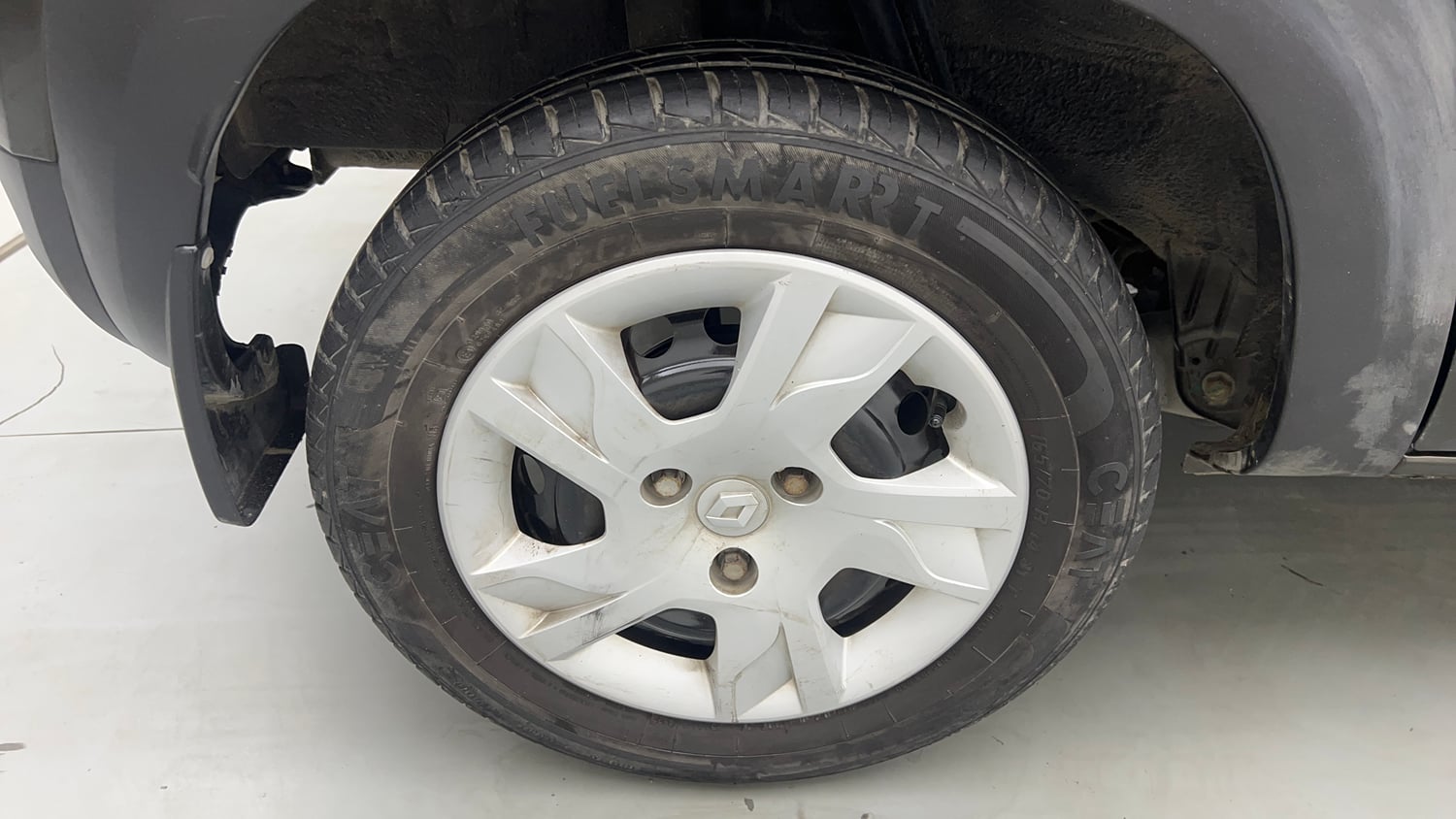 Used 2023 Renault Kwid RXT 1.0 Petrol Manual tyres RIGHT REAR TYRE RIM VIEW