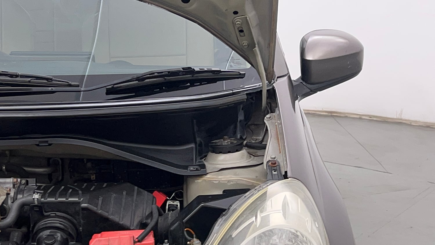 Used 2013 Honda Brio E MT Petrol Manual engine ENGINE LEFT SIDE HINGE & APRON VIEW
