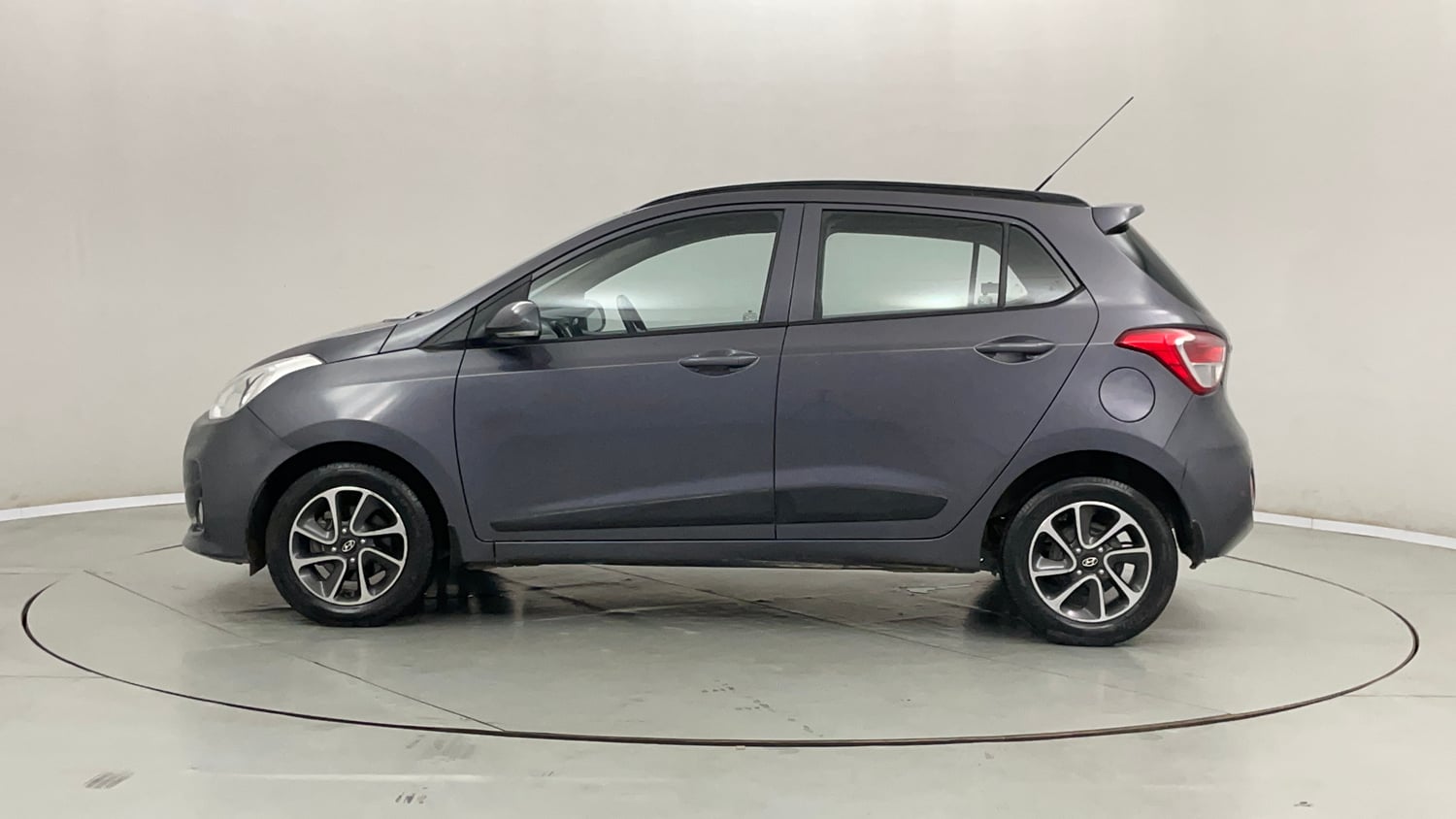 Used 2019 Hyundai Grand i10 Sportz AT 1.2 Kappa VTVT Petrol Automatic exterior LEFT SIDE VIEW