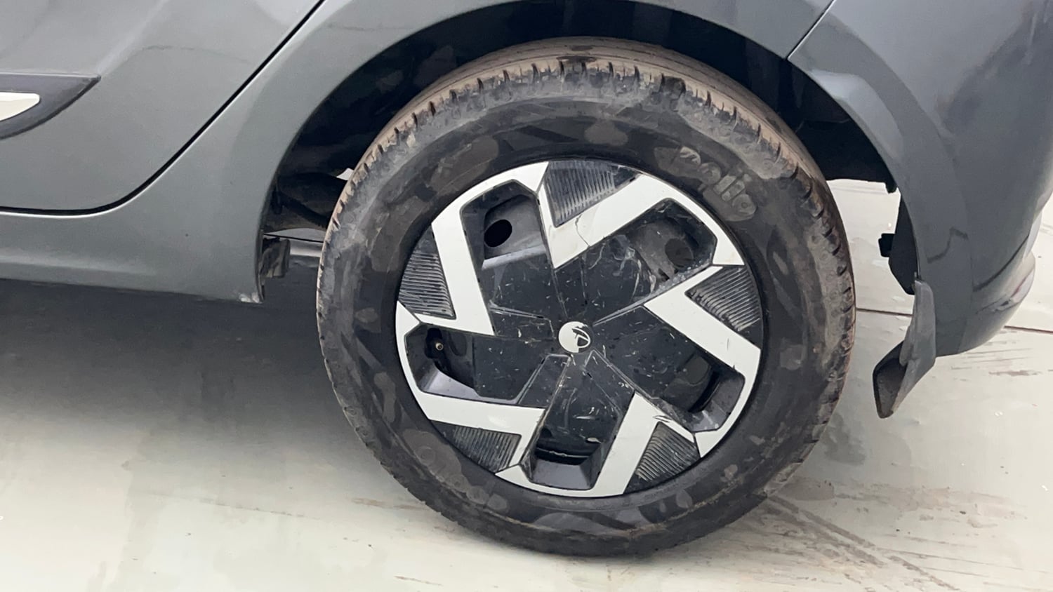 Used 2025 Tata Tiago XM Petrol Manual tyres LEFT REAR TYRE RIM VIEW