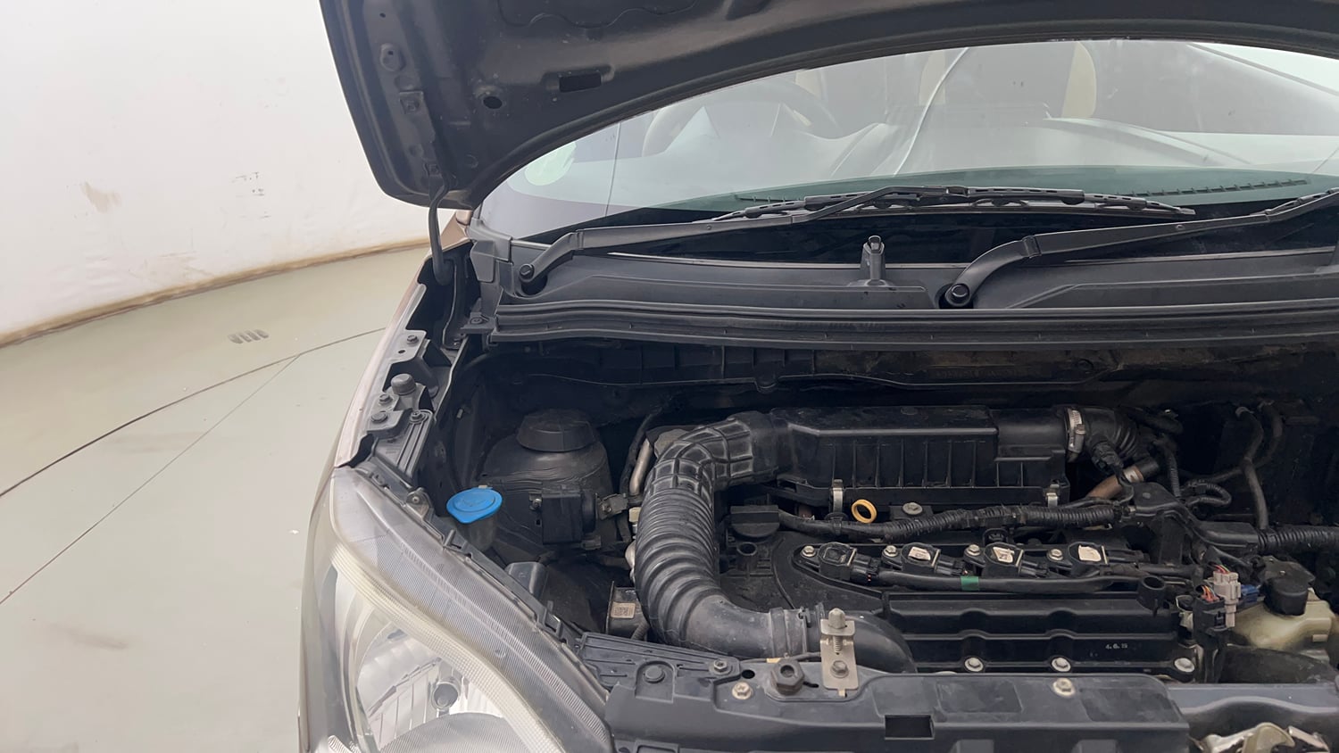 Used 2019 Maruti Suzuki Wagon R ZXi 1.2 AMT Petrol Automatic engine ENGINE RIGHT SIDE HINGE & APRON VIEW