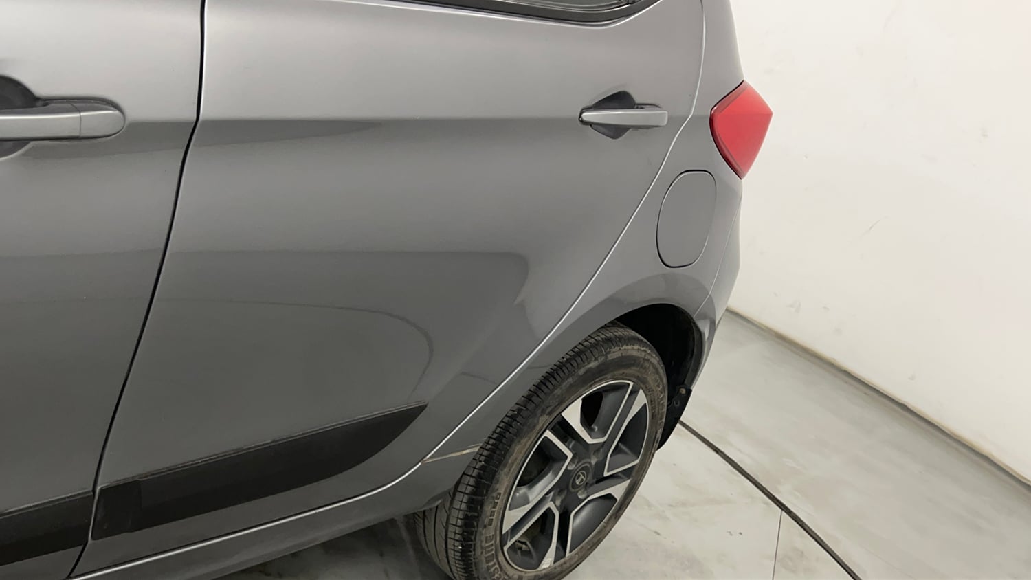 Used 2019 Tata Tiago Revotron XZA Plus Petrol Automatic dents MINOR SCRATCH