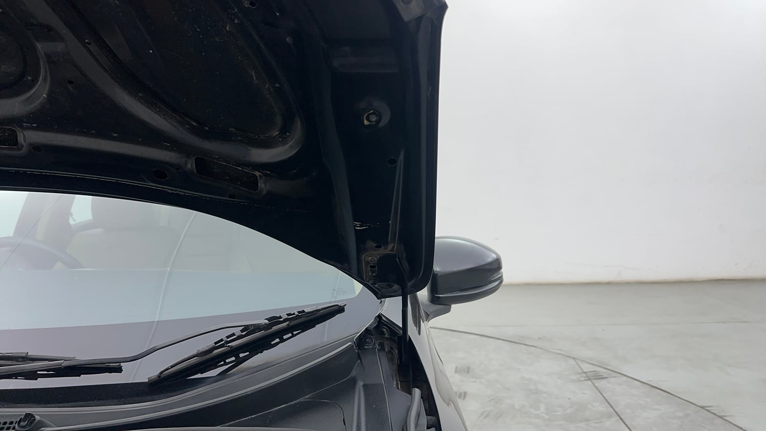 Used 2014 Honda City VX Diesel Diesel Manual engine ENGINE LEFT SIDE HINGE & APRON VIEW