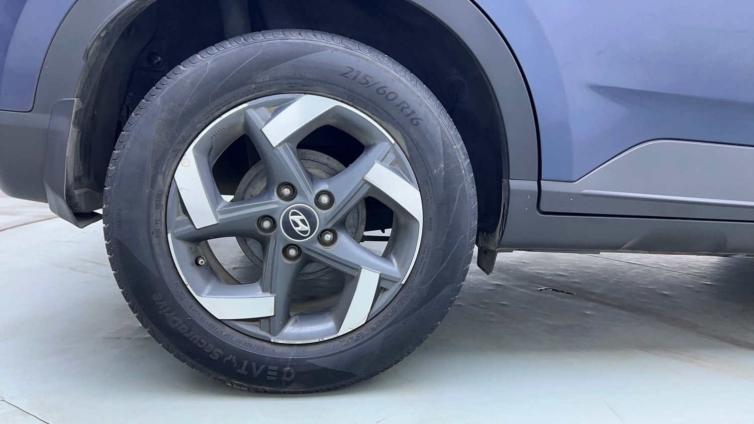 Used 2019 hyundai Venue SX 1.0 Turbo Petrol Petrol Manual tyres RIGHT REAR TYRE RIM VIEW