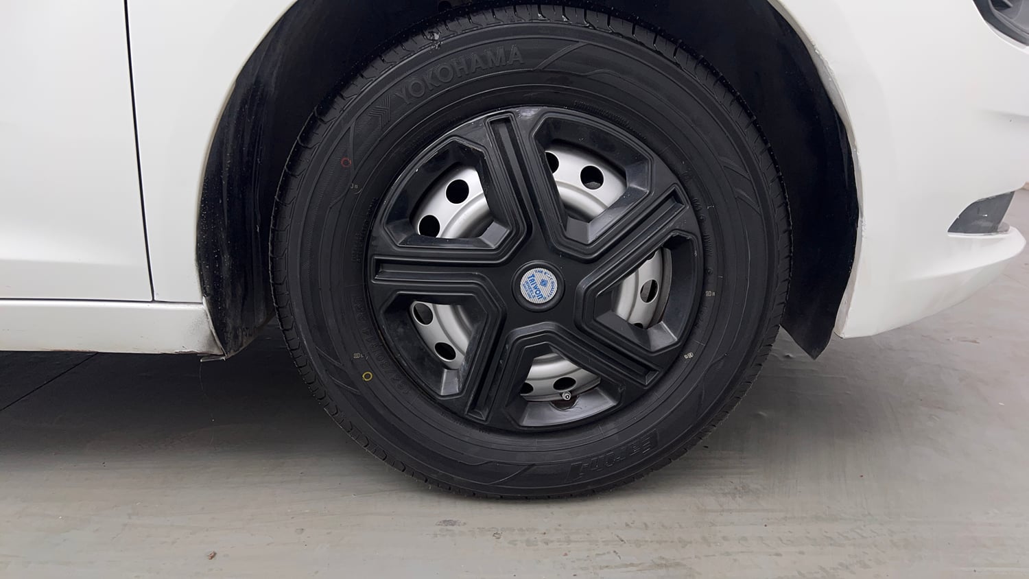 Used 2021 Tata Altroz XE Petrol Petrol Manual tyres RIGHT FRONT TYRE RIM VIEW