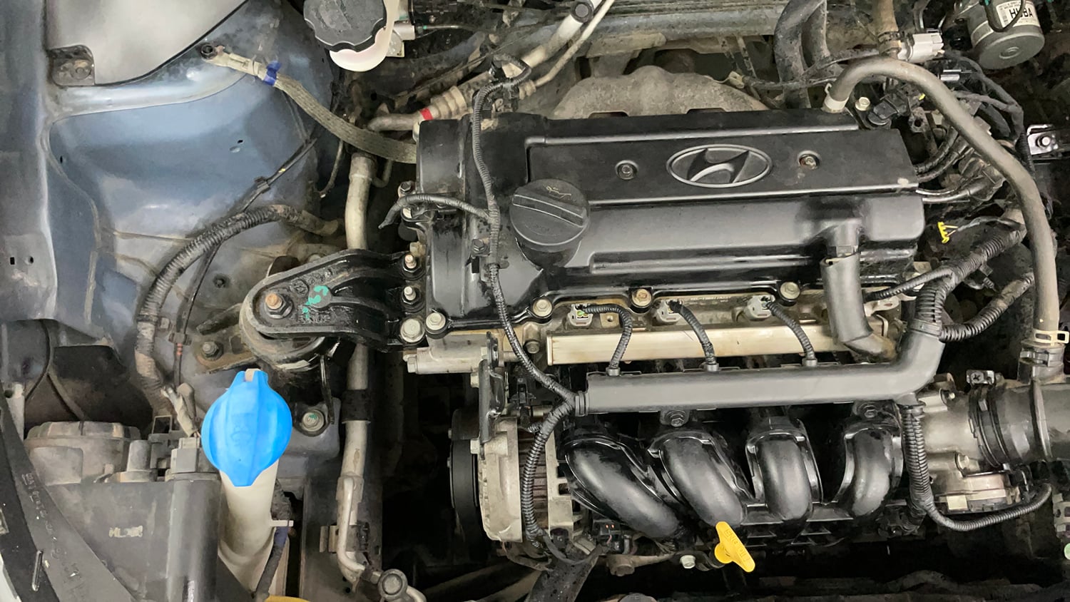 Used 2015 Hyundai Elite i20 Sportz 1.2 Petrol Manual engine ENGINE RIGHT SIDE VIEW