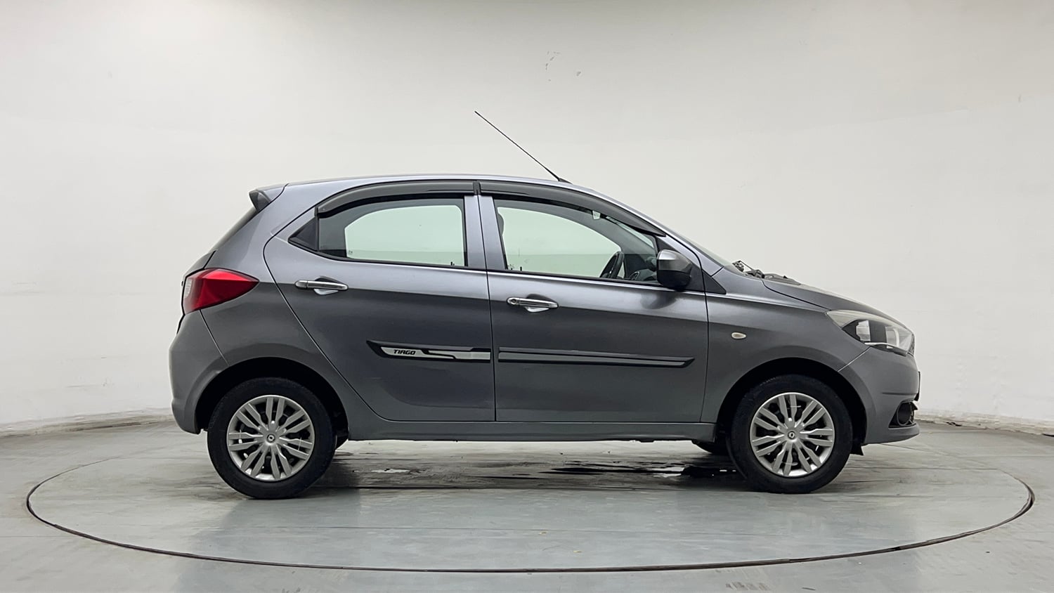 Used 2018 Tata Tiago Revotron XT Petrol Manual exterior RIGHT SIDE VIEW