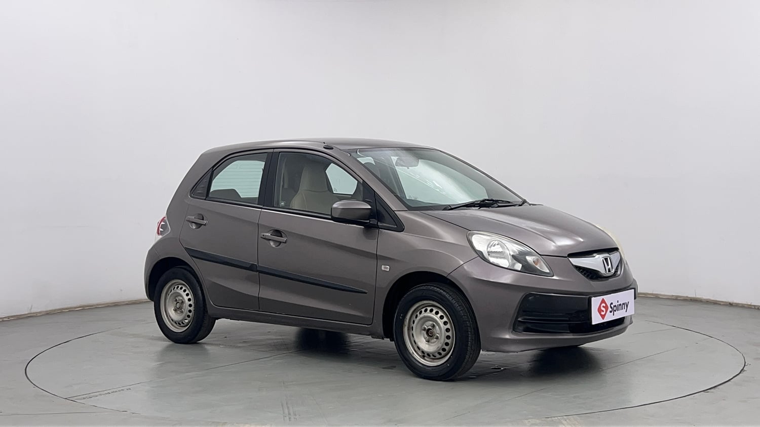 Used 2013 Honda Brio E MT Petrol Manual exterior RIGHT FRONT CORNER VIEW