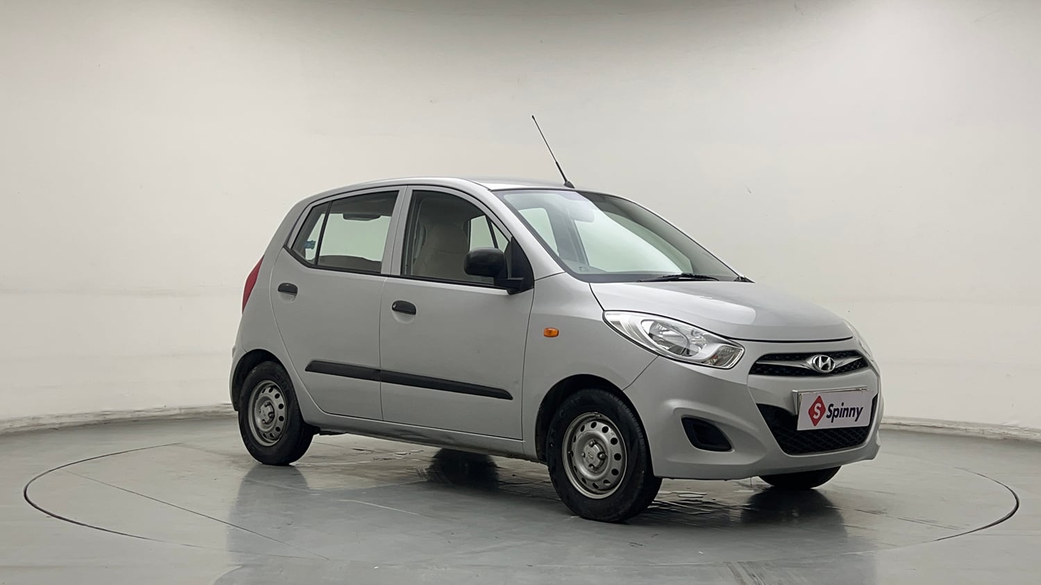 Used 2013 Hyundai i10 Magna 1.1 iRDE2 Petrol Manual exterior RIGHT FRONT CORNER VIEW