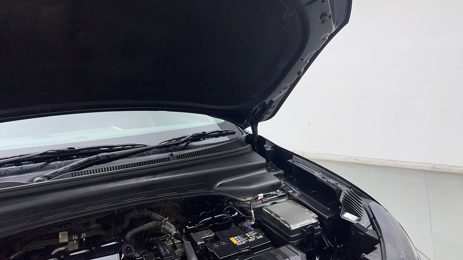 Used 2024 Hyundai Creta 1.5 MPi Petrol MT SX Petrol Manual engine ENGINE LEFT SIDE HINGE & APRON VIEW