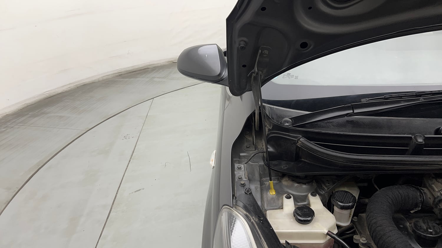Used 2021 Hyundai Aura S 1.2 CNG Cng Manual engine ENGINE RIGHT SIDE HINGE & APRON VIEW