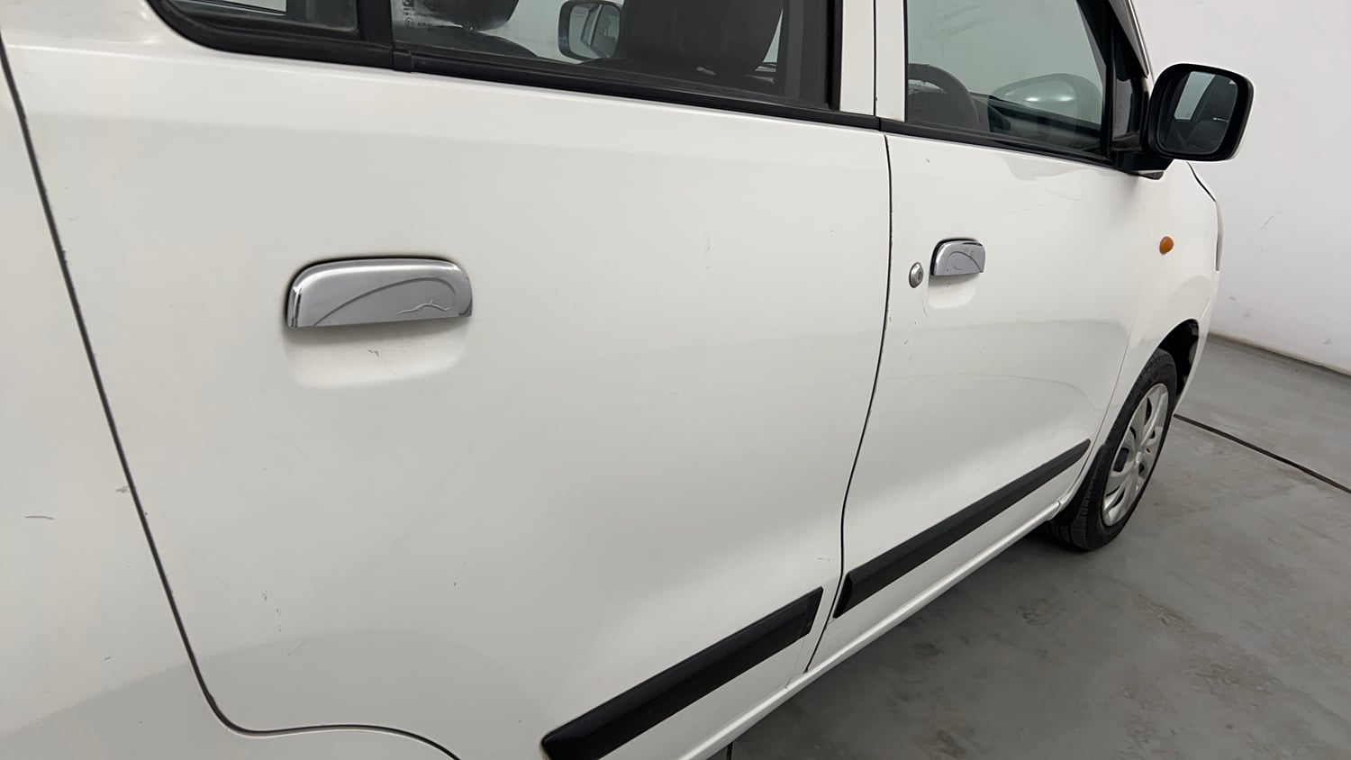 Used 2016 Maruti Suzuki Wagon R 1.0 VXI AMT Petrol Automatic dents MINOR SCRATCH