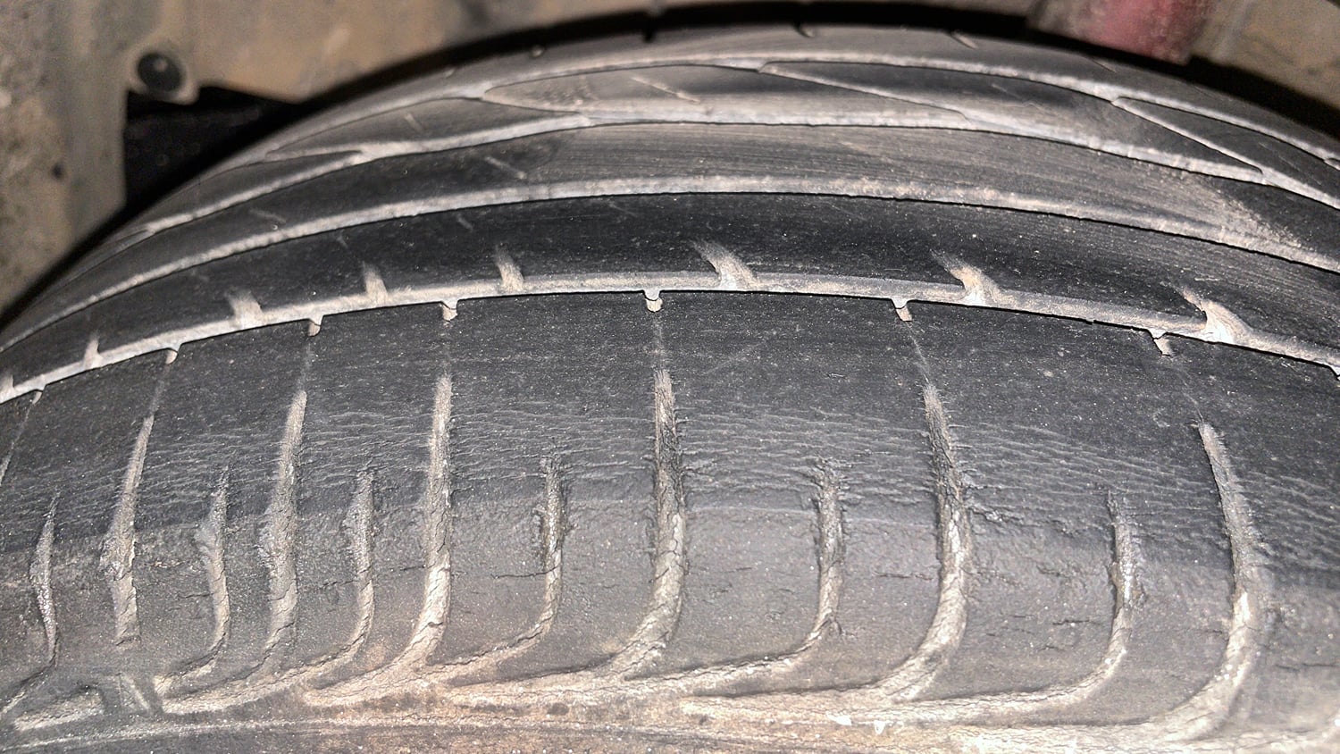 Used 2013 Toyota Etios V Petrol Manual tyres LEFT FRONT TYRE TREAD VIEW