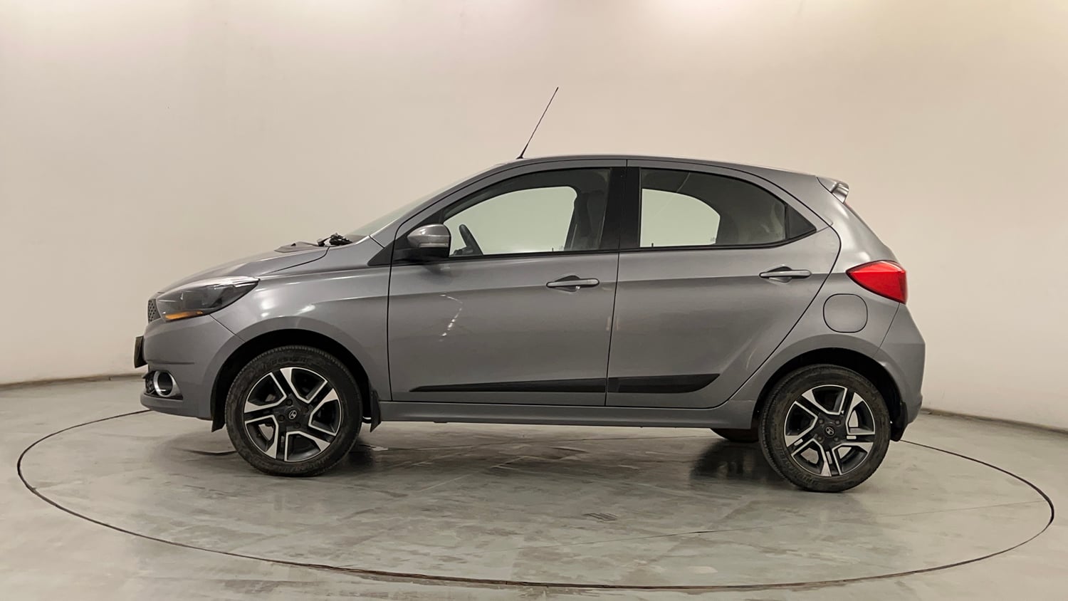 Used 2019 Tata Tiago Revotron XZA Plus Petrol Automatic exterior LEFT SIDE VIEW