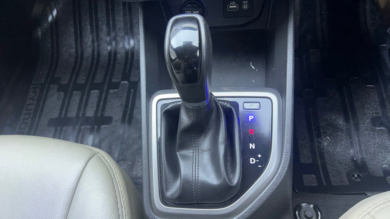 Used 2017 Hyundai Creta 1.6 SX Plus AT Petrol Petrol Automatic interior GEAR  KNOB VIEW
