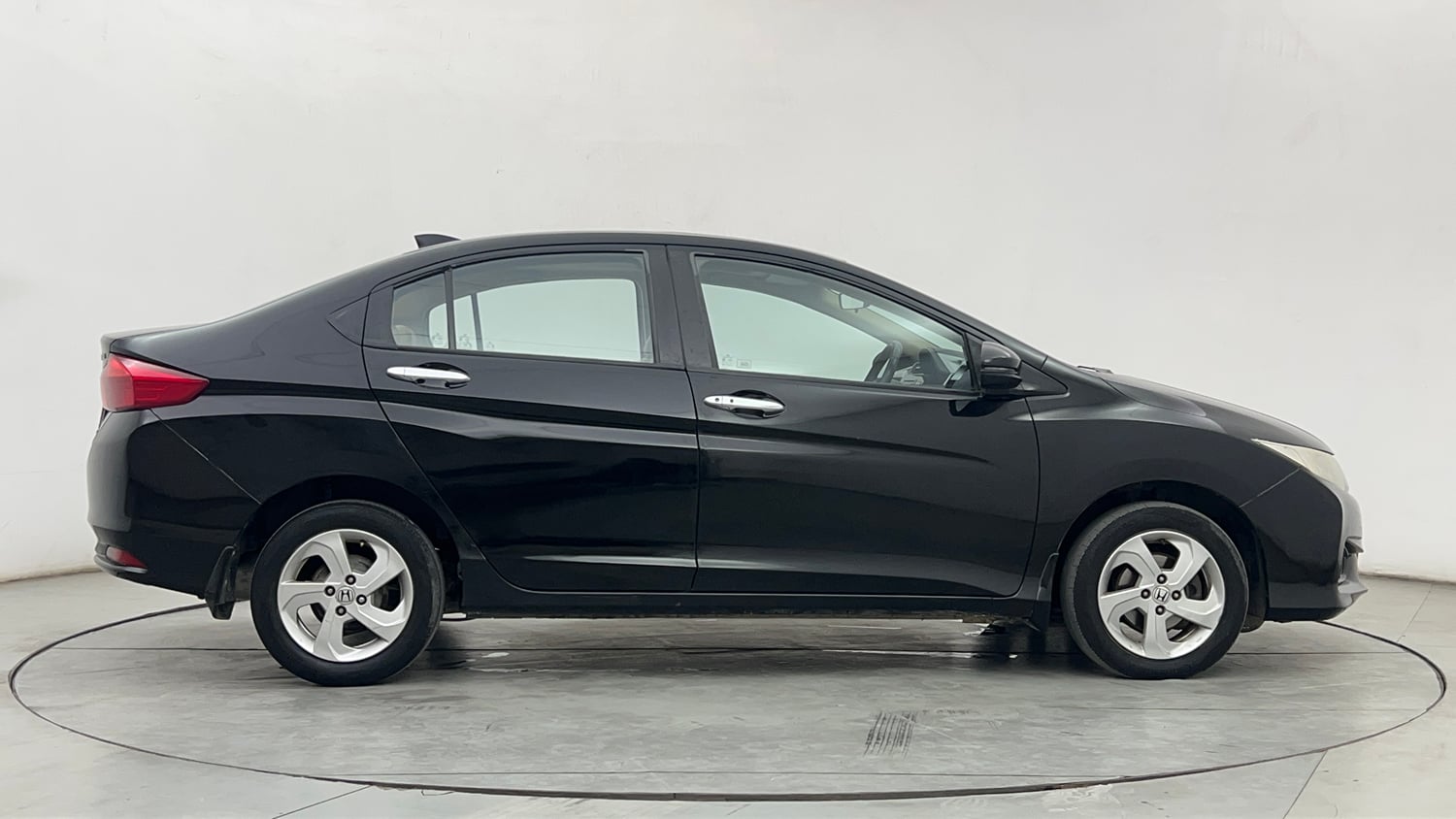 Used 2014 Honda City VX Diesel Diesel Manual exterior RIGHT SIDE VIEW