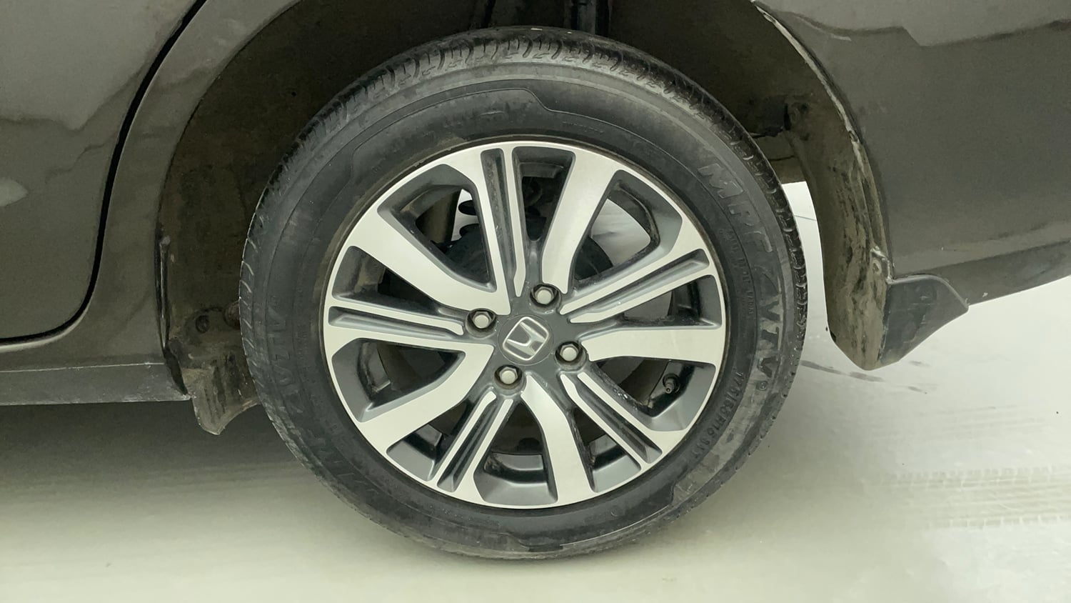 Used 2023 Honda Amaze VX CVT 1.2 Petrol Petrol Automatic tyres LEFT REAR TYRE RIM VIEW