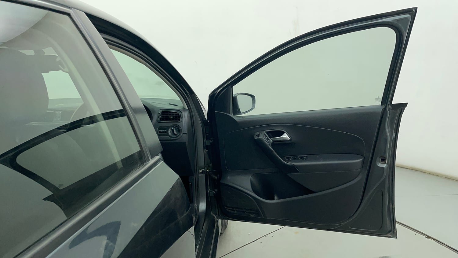 Used 2017 Volkswagen Polo Comfortline 1.2L (P) Petrol Manual interior RIGHT FRONT DOOR OPEN VIEW