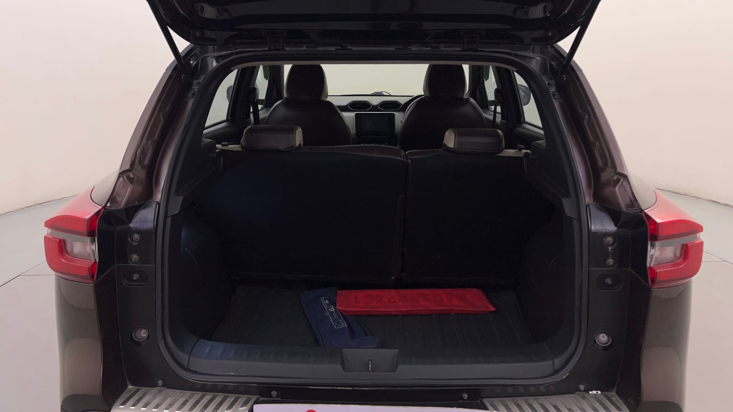 Used 2022 Nissan Magnite XV Turbo CVT Dual Tone Petrol Automatic interior DICKY INSIDE VIEW