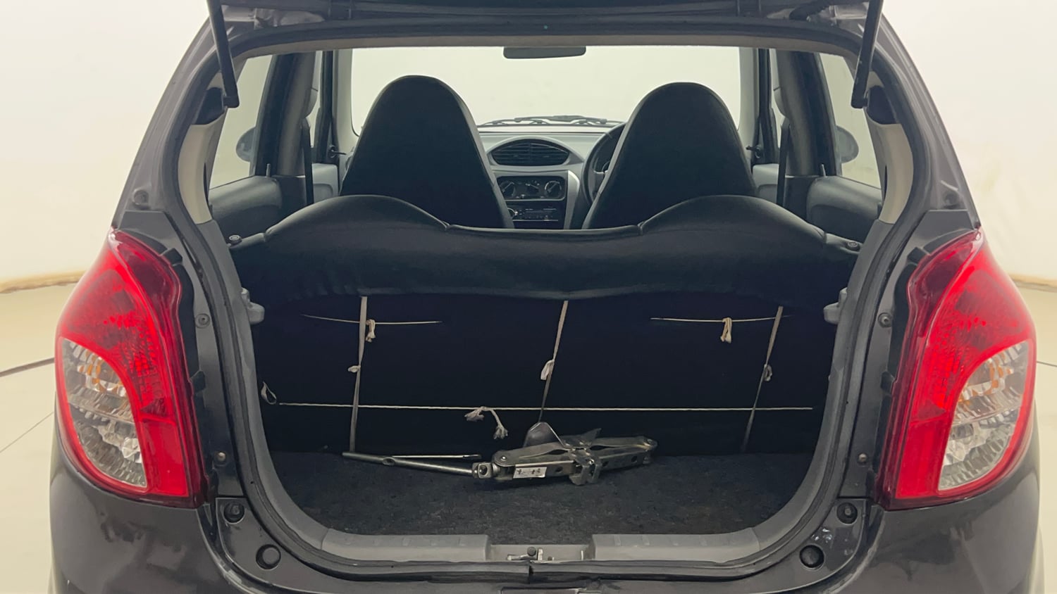 Used 2014 Maruti Suzuki Alto 800 Vxi Petrol Manual interior DICKY INSIDE VIEW