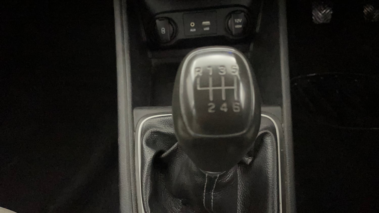Used 2018 Hyundai Verna EX 1.4 VTVT Petrol Manual interior GEAR  KNOB VIEW