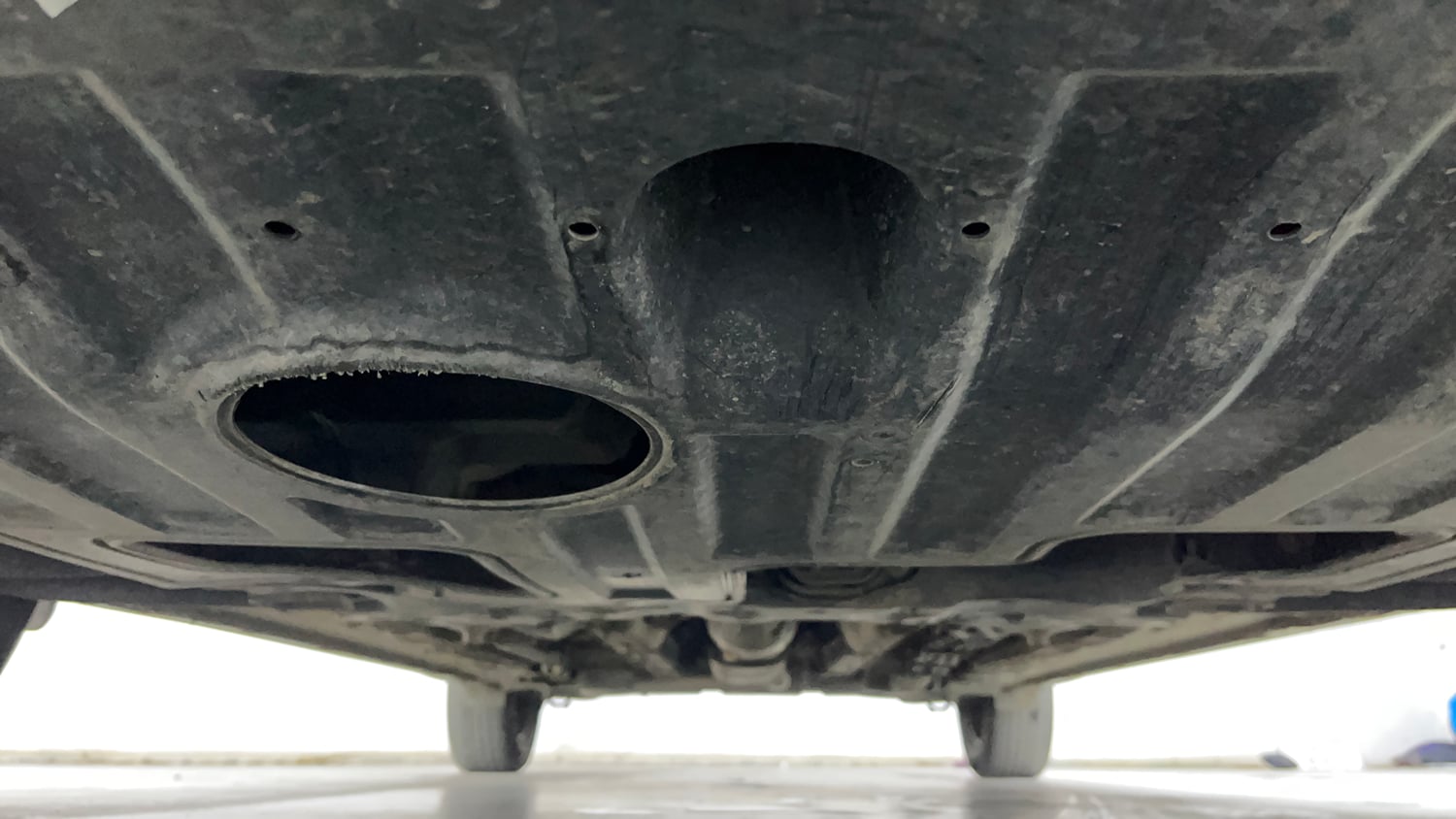 Used 2023 Kia Carens Prestige 1.5 Petrol 7 STR Petrol Manual extra FRONT LEFT UNDERBODY VIEW