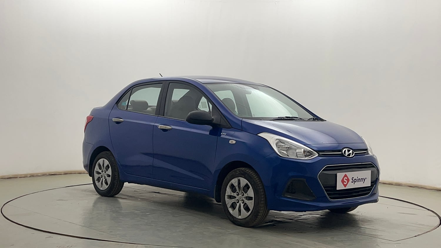 Used 2015 Hyundai Xcent Base 1.2 Petrol Manual exterior RIGHT FRONT CORNER VIEW