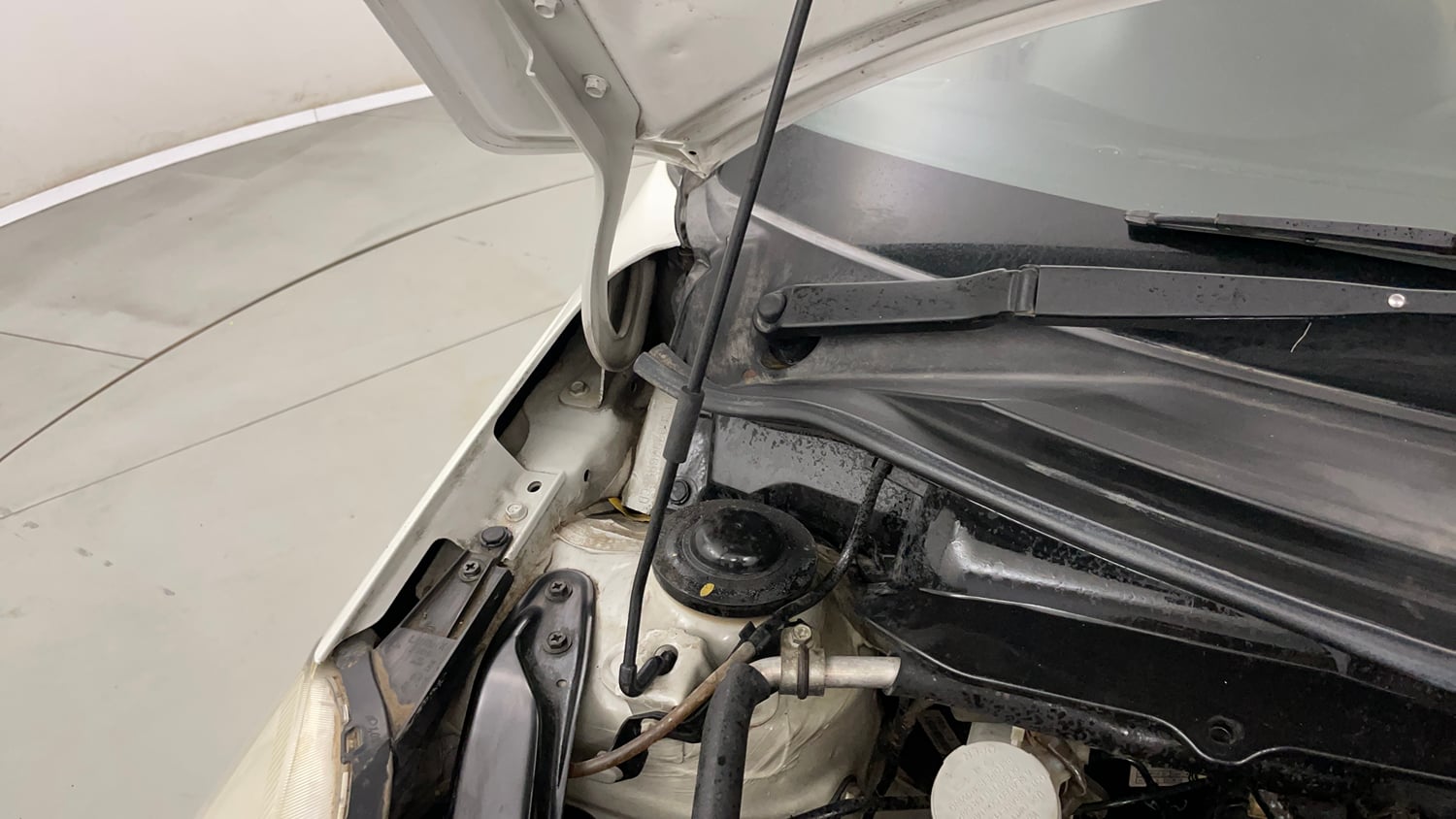 Used 2013 Maruti Suzuki Swift Dzire VXI Petrol Manual engine ENGINE RIGHT SIDE HINGE & APRON VIEW