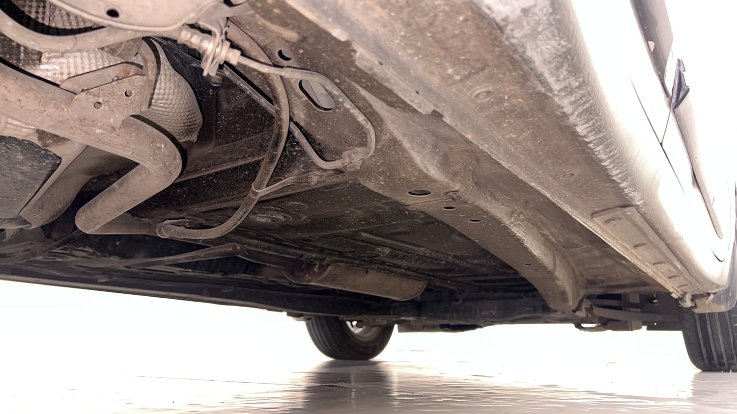 Used 2020 Maruti Suzuki Swift ZXi AMT Petrol Automatic extra REAR RIGHT UNDERBODY VIEW