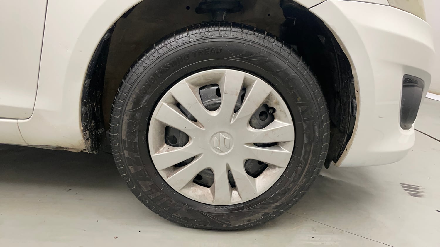 Used 2013 Maruti Suzuki Swift Dzire VXI Petrol Manual tyres RIGHT FRONT TYRE RIM VIEW