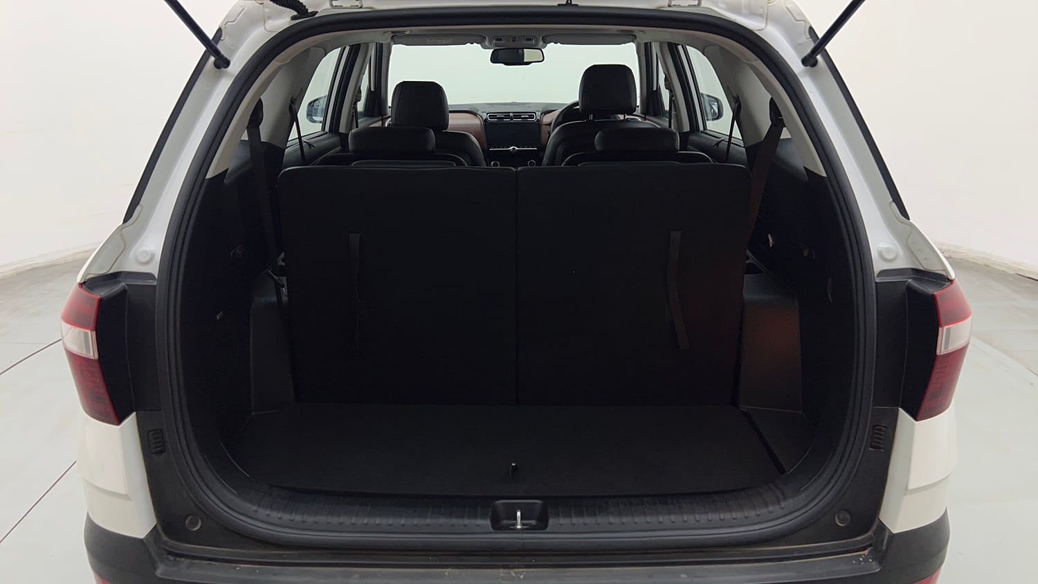 Used 2022 Hyundai Alcazar Signature (O) 6 STR 2.0 Petrol AT Petrol Automatic interior DICKY INSIDE VIEW