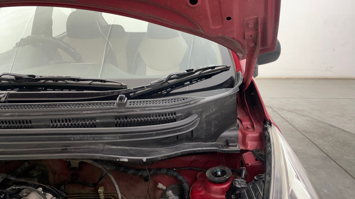 Used 2015 Hyundai Eon D-Lite + Petrol Manual engine ENGINE LEFT SIDE HINGE & APRON VIEW