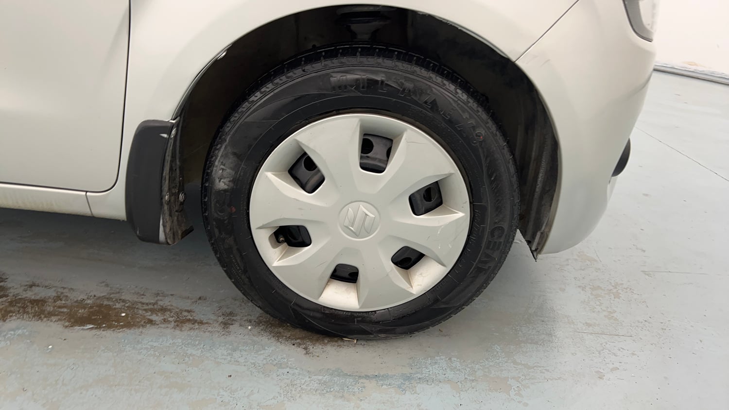 Used 2022 Maruti Suzuki Wagon R VXI 1.0 Petrol Manual tyres RIGHT FRONT TYRE RIM VIEW
