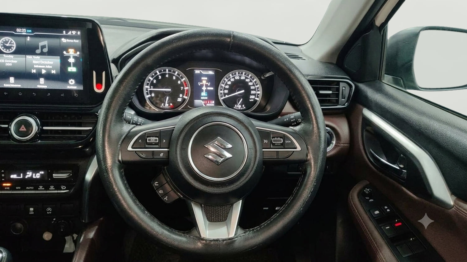 Used 2024 Maruti Suzuki Grand Vitara Zeta Smart Hybrid Petrol Manual interior STEERING VIEW