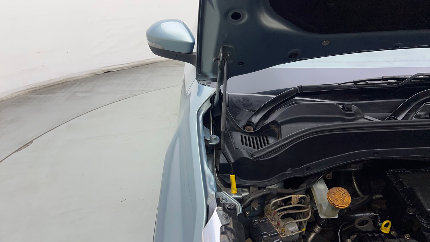 Used 2022 Tata Punch Accomplished MT Petrol Manual engine ENGINE RIGHT SIDE HINGE & APRON VIEW