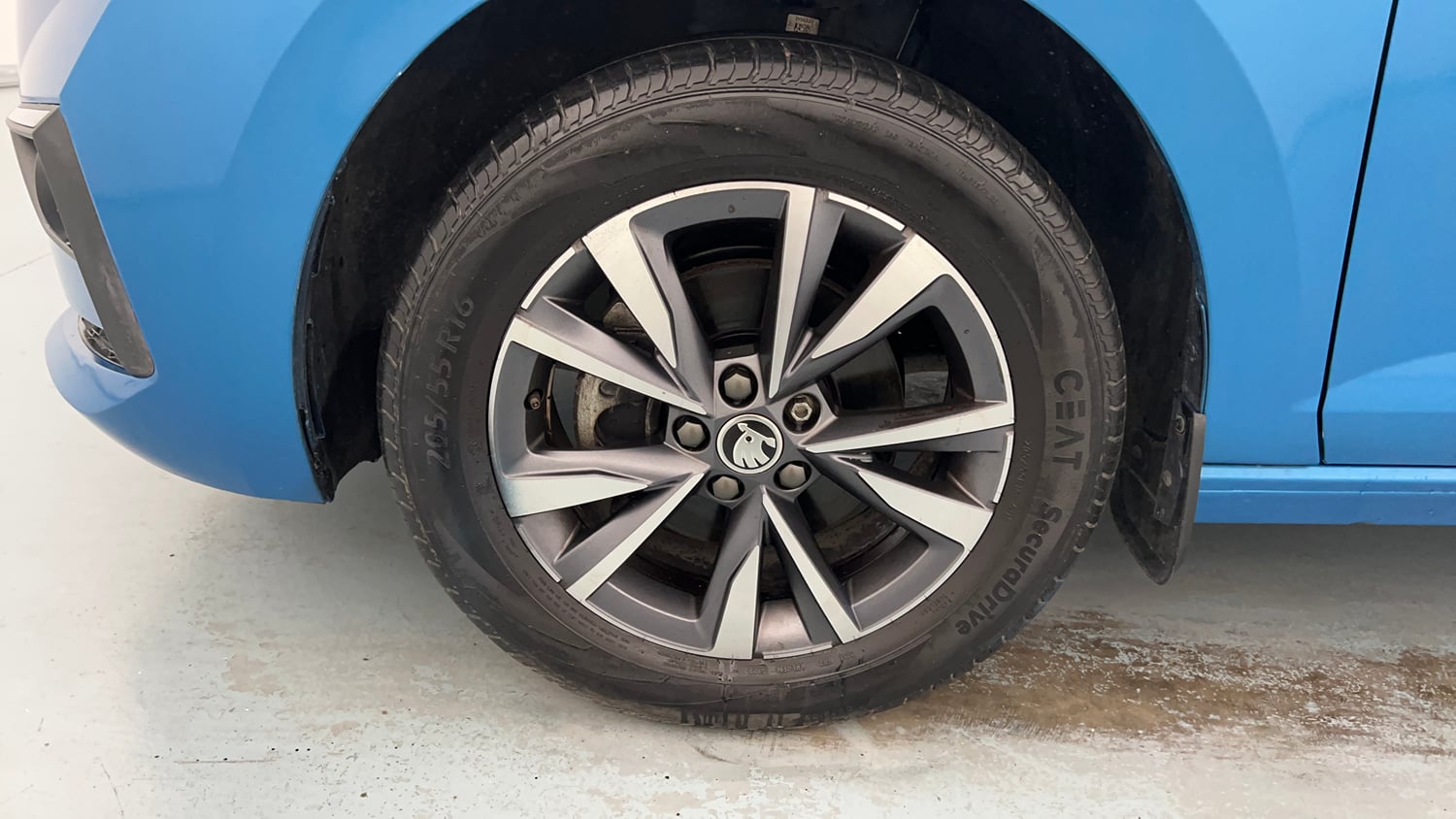 Used 2023 Skoda Slavia Style 1.0L TSI MT Petrol Manual tyres LEFT FRONT TYRE RIM VIEW