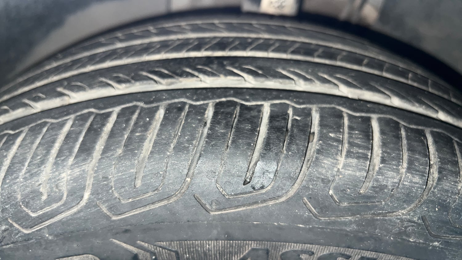 Used 2022 Volkswagen Virtus Highline 1.0 TSI AT Petrol Automatic tyres LEFT FRONT TYRE TREAD VIEW